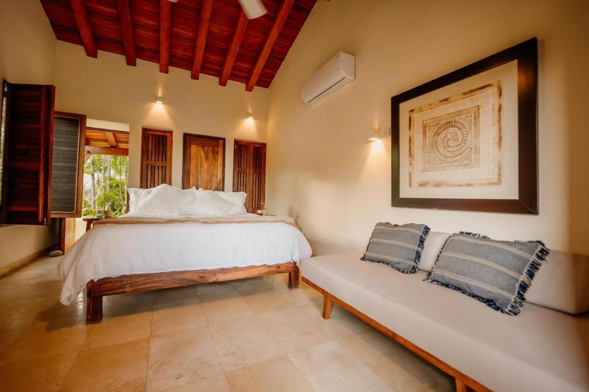Dream Villa With Private Beach And Catering Сиуатанехо Экстерьер фото