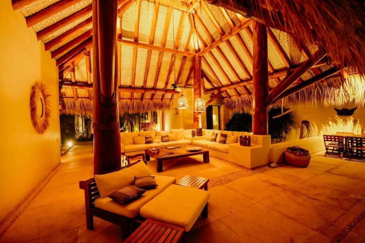 Dream Villa With Private Beach And Catering Сиуатанехо Экстерьер фото
