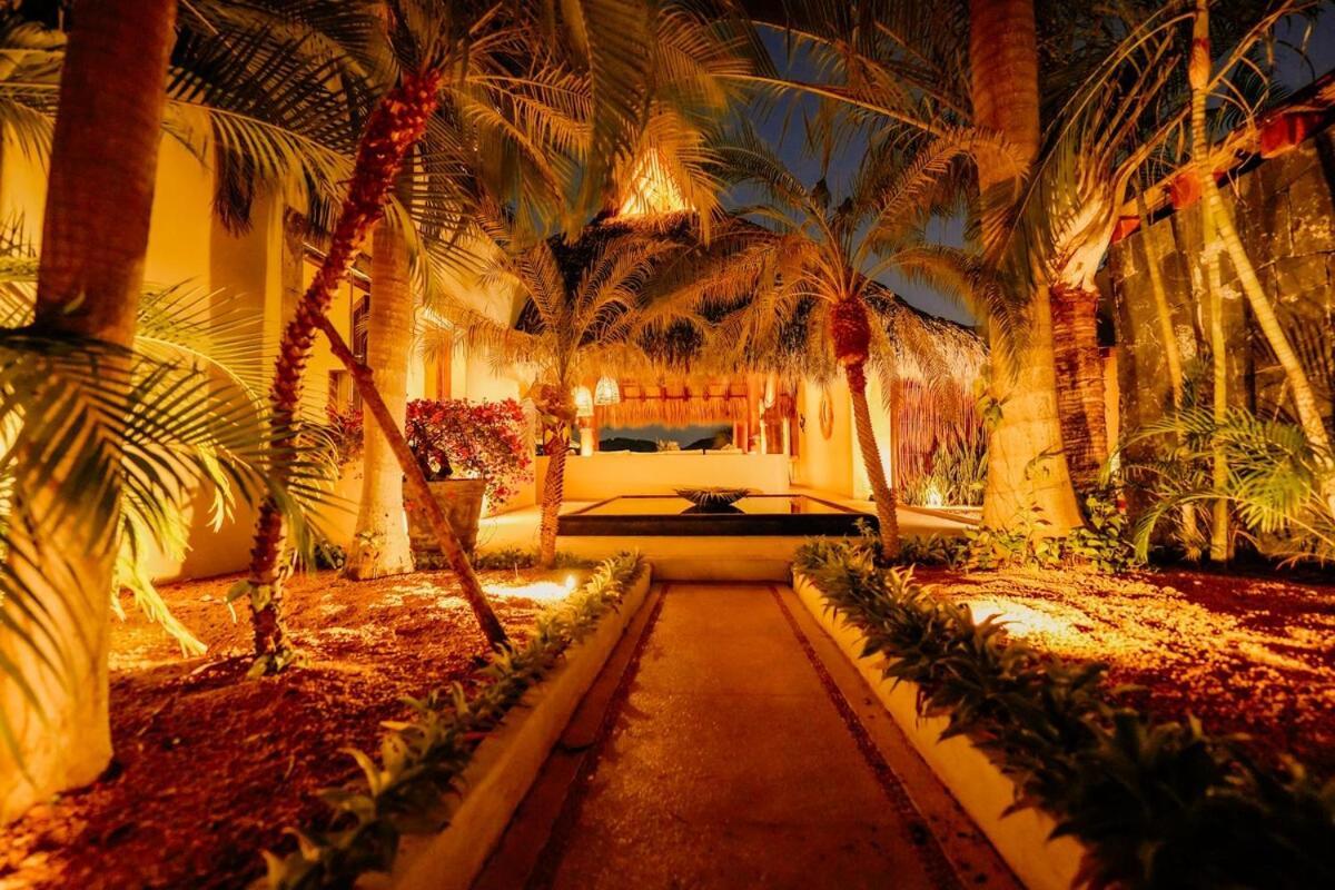 Dream Villa With Private Beach And Catering Сиуатанехо Экстерьер фото